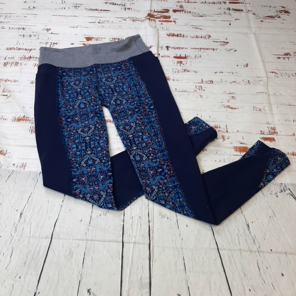 Athleta high rise tapestry leggings with pocket